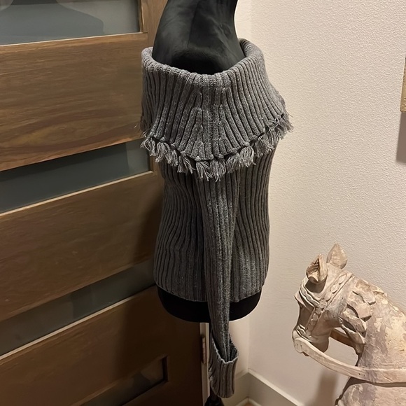 Line & Dot off the shoulder ribbed gray sweater boho fringe tassels XS new - Picture 5 of 8